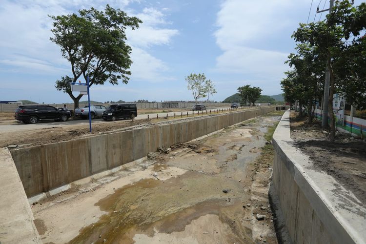 Drainase pengendali banjir di sekitaran Sirkuit Mandalika