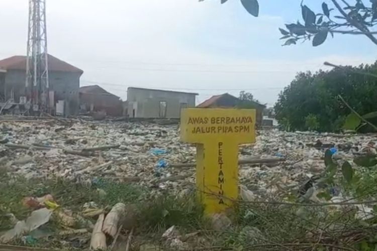 Tumpukan sampah di Kampung Tambakrejo Kota Semarang, Jawa Tengah