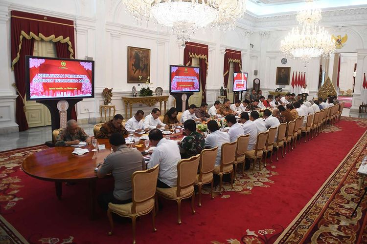 Suasana sidang kabinet paripurna di Istana Merdeka, Jakarta, Kamis (24/10/2019). Sidang kabinet paripurna itu merupakan sidang perdana yang diikuti menteri-menteri Kabinet Indonesia Maju.
