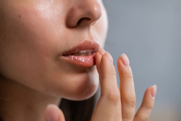 Tren Lip Skinification, Ketika Lipstik Tak Hanya Memberi Warna tapi Juga Merawat Bibir