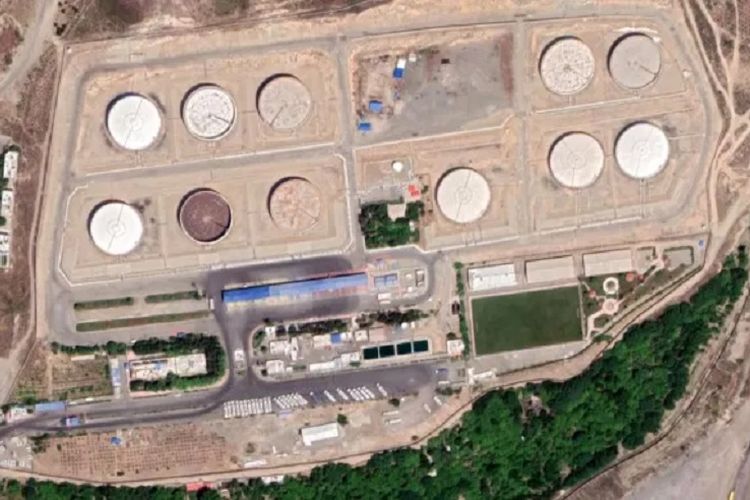 Citra satelit memperlihatkan fasilitas minyak Shahran di barat laut Teheran, Iran. Seorang pejabat setempat memperingatkan fasilitas itu bisa jauh lebih berbahaya dari ledakan di Beirut, Lebanon, jika sampai meledak.