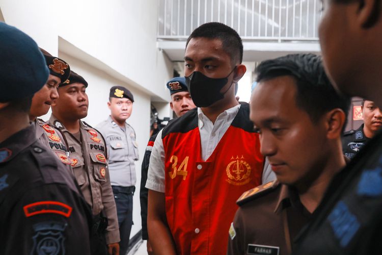 Mario Dandy Satriyo usai menjalani sidang perdana di Pengadilan Negeri Jakarta Selatan, Selasa (6/6/2023). Ia didakwa melakukan penganiayaan berat terencana terhadap remaja berinisial D.

