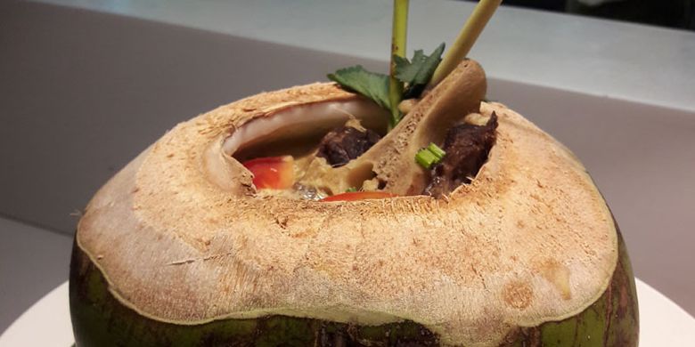 Sop Buntut Batok Kelapa (BBK) disajikan Hotel Novotel area Jakarta dan Tangerang dalam program Culinary Journey pada Ramadhan 2019. 