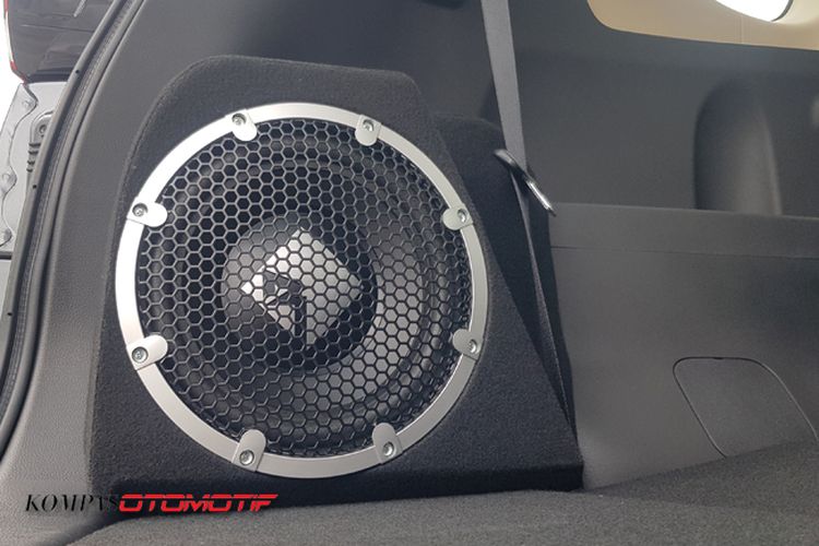 Xpander Cross Rockford Fosgate Black Edition