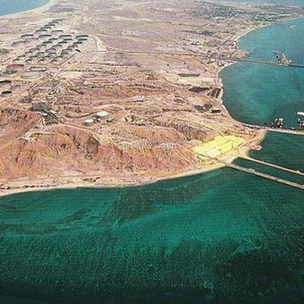 Pulau Kharg memiliki nilai strategis yang sangat tinggi bagi Teheran karena menjadi titik keberangkatan bagi sekitar 90 persen ekspor minyak mentah Iran. 