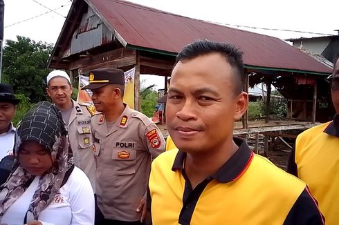 Hari Pers Nasional, Jurnalis dan Polisi di Palopo Bedah Rumah dan Berbagi Sembako