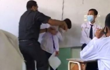 Viral, Video Guru Pukul Siswa di SMP Surabaya, Dispendik Minta ...