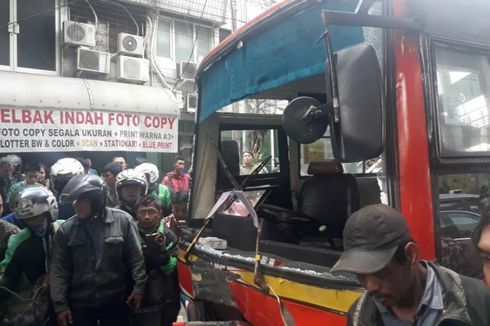 Tabrakan dengan Metromini di Velbak, 1 Pengendara Sepeda Motor Tewas