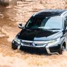 Musim Hujan Datang, Perhatikan Batas Aman Mobil Terjang Banjir