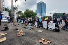 Mahasiswa Pajang Sandal Bekas di Depan Gedung DPR: Simbol Masyarakat yang Diabaikan Pemerintah