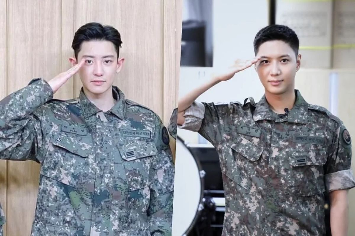 Chanyeol EXO dan Taemin SHINee mengenakan seragam militer.