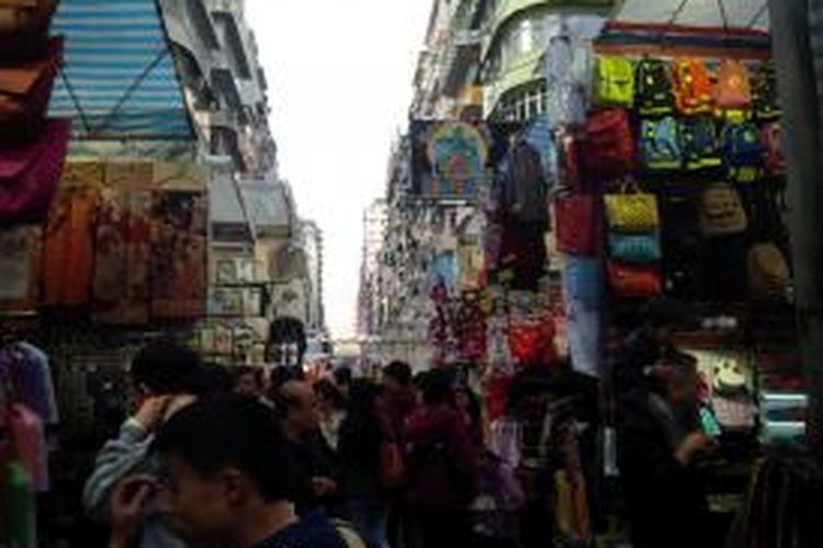 Suasana Lady's Market yang berada di Jalan Santhung, Mong Kok, Hongkong.