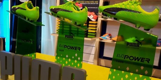 sepatu Puma evoPower Vigor 1 diperkenalkan di toko Fisik Football, Jakarta, Senin (13/2/2017). 