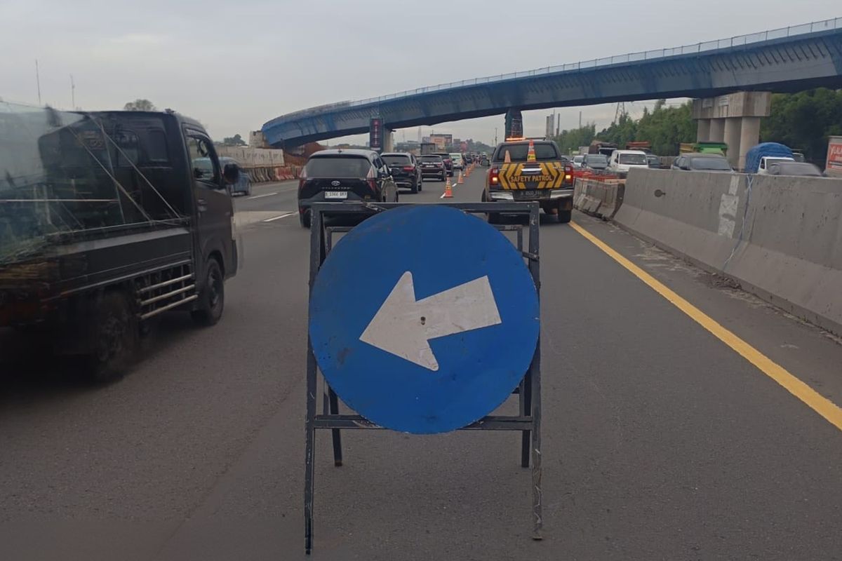 Pembongkaran shoring pada Simpang Susun Bitung