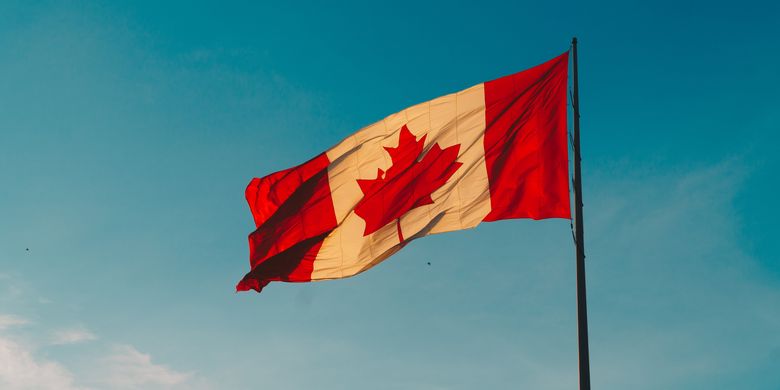 Sebulan sekali tentara Kanada akan menancapkan bendera Kanada di Pulau Hans.