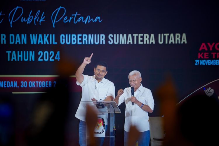 Pasangan Calon Gubernur (Cagub) dan Calon Wakil Gubernur (Cawagub) Sumatera Utara (Sumut) nomor urut 1, Bobby Nasution-Surya, dalam debat publik pertama Pemilihan Kepala Daerah (Pilkada) 2024 yang diselenggarakan oleh Komisi Pemilihan Umum (KPU) Sumut di Hotel Grand Mercure Medan, Rabu (30/10/2024).