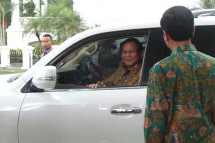 Presiden Joko Widodo ketika mengantar langsung Ketua Umum Partai Gerindra Prabowo Subianto di Istana Bogor, Kamis (29/