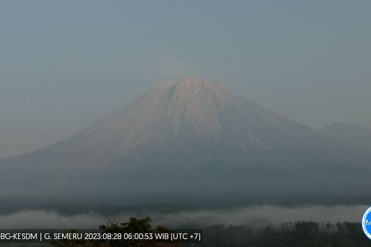 Gunung Semeru di Kabupaten Lumajang, Jawa Timur, Senin (28/8/2023)