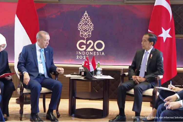 Presiden Joko Widodo mengadakan pertemuan bilateral dengan Presiden Turkiye Recep Tayyip Erdogan di Bali, Senin (14/11/2022).
