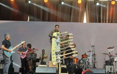 Balawan tampil bersama Jakarta Drum School All Stars di Java Jazz Festival, Jumat (30/5/2025).