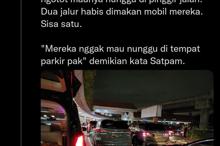 Tangkapan layar sebuah cuitan soal kemacetan parah yang diduga terjadi di Bandara Soekarno-Hatta, Kota Tangerang, yang diunggah Minggu (8/5/2022).