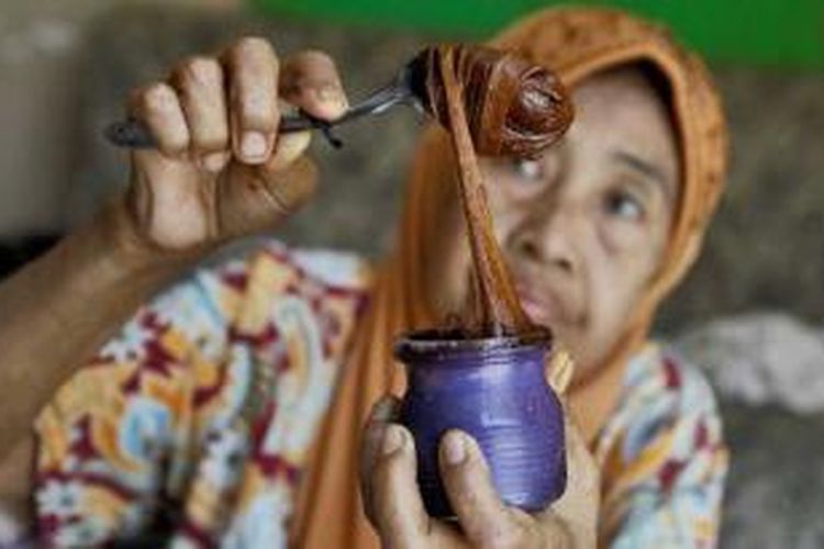 Petis menjadi bahan dasar hampir setiap masakan orang Madura.