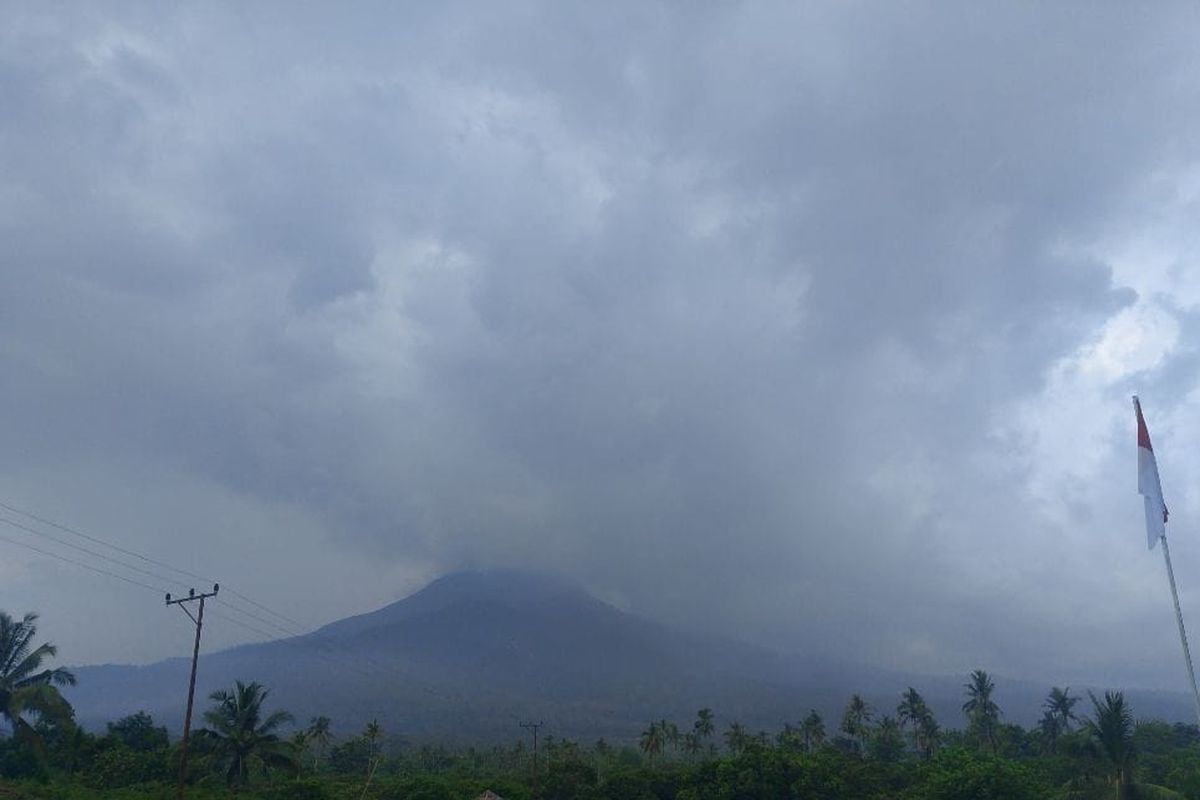 Gunung Lewotobi Dilanda Banjir Lahar Disertai Gemuruh