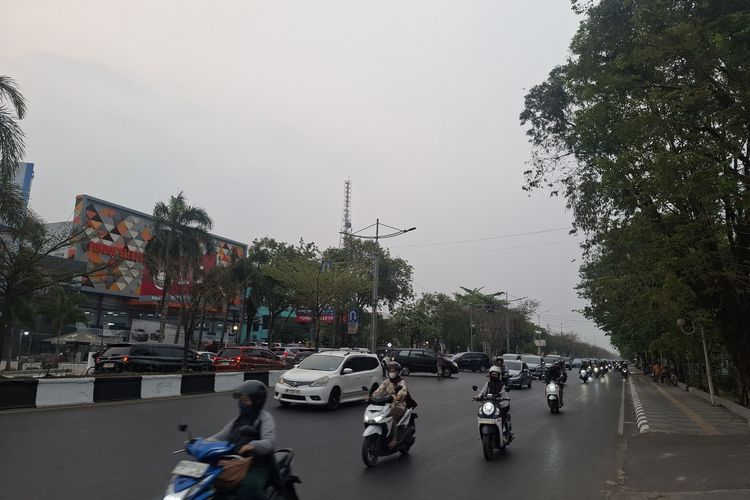 4 Bulan Terdampak Kabut Asap, Warga Banjarmasin Khawatir Lihat Langit Mendung dan Kuning