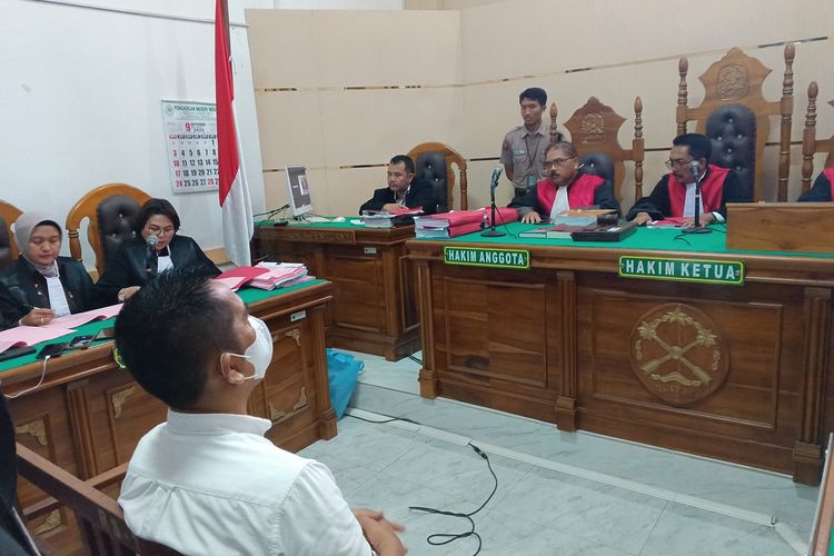 AKBP Achiruddin saat mendengarkan jaksa membacakan tuntutan kasus penganiayaan yang melibatkannya di Pengadilan Negeri Medan, Senin (18/9/2023)