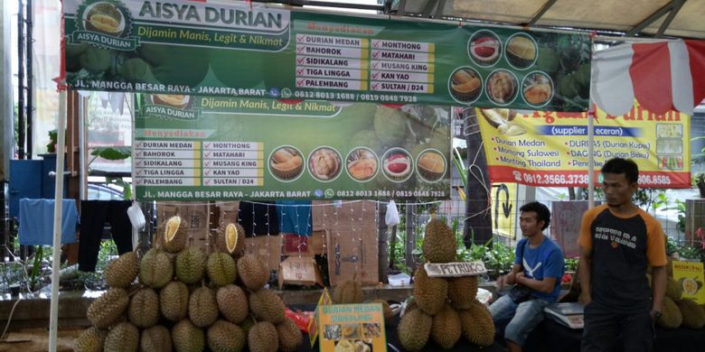 Festival Durian dan Olahannya di Blok M Square, mulai 24 November - 3Desember 2017, menyajikan diskon hingga 50 persen untuk olahan durian.