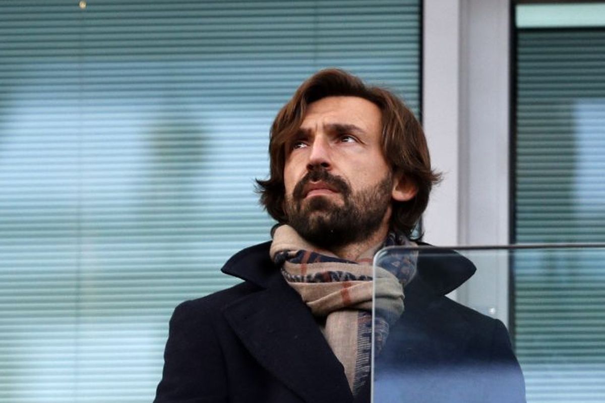 Legenda sepak bola Italia yang kini menjadi pelatih Juventus, Andrea Pirlo, menghadiri laga Chelsea vs West Brom di Stamford Bridge, London, pada 11 Desember 2016.