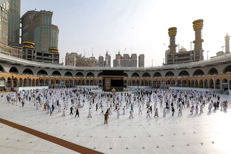 A total of 1,000 Muslims perform hajj pilgrims amid the Covid-19 pandemic Sunday, August 8, 2020. 