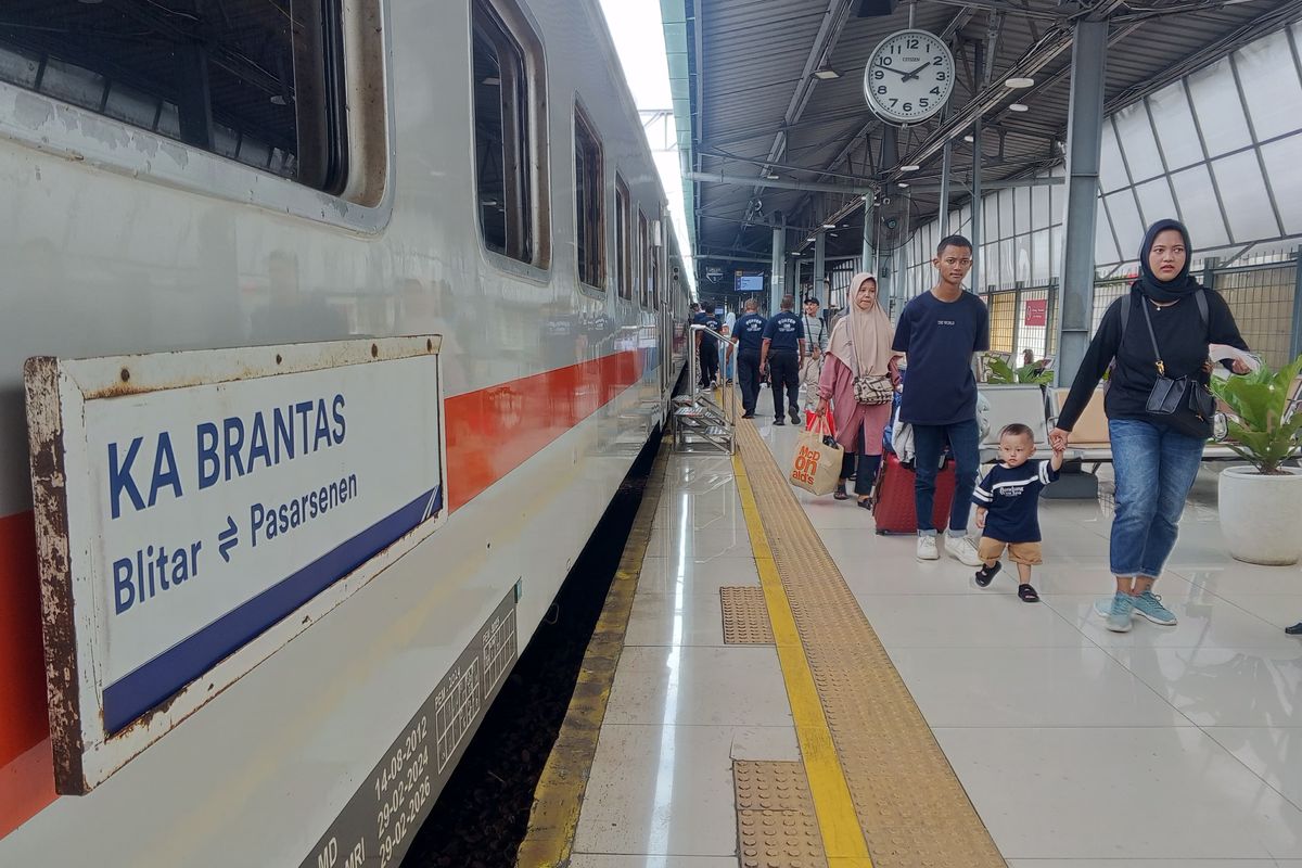 KAI memperkirakan bahwa puncak arus balik Lebaran 2025 akan terjadi pada Minggu (6/4/2025).