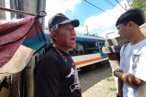 Kisah Herman Bantu Warga Seberangi Rel Kereta, Sering Dicaci Meski Sudah Selamatkan Puluhan Orang