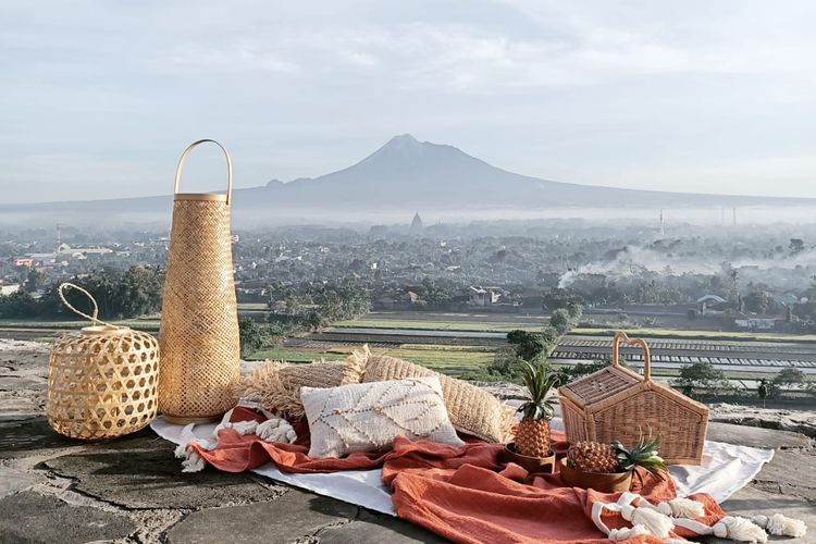 Tempat wisata di Yogyakarta - Suwatu by Mil&Bay, Kabupaten Sleman, Yogyakarta. Pilihan tempat makan di Yogyakarta dengan pemandangan indah.