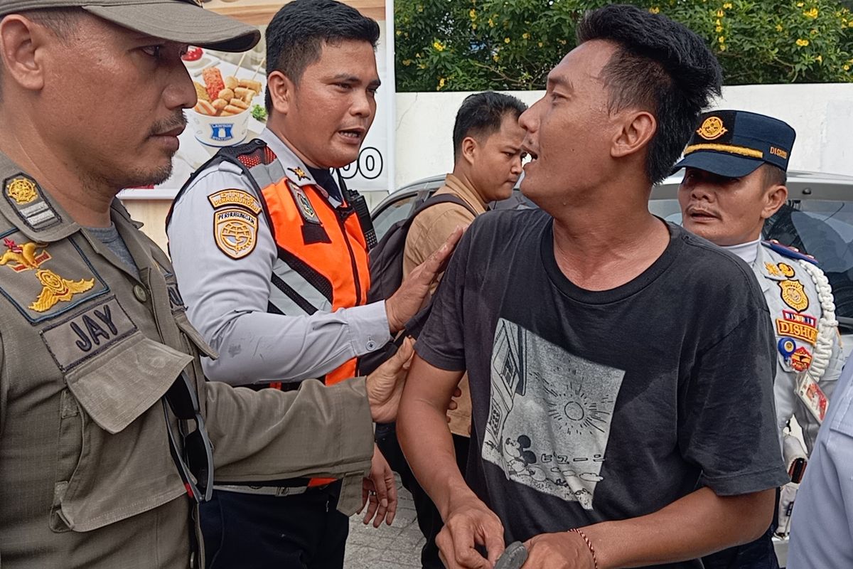 Jukir diamankan petugas Sudinhub saat sidak di Palmerah, Jakarta Barat, Kamis (30/5/2024)