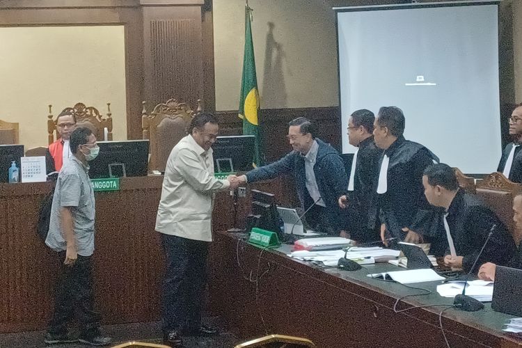 Usai Sidang, Rachmat Gobel Salami Tom Lembong 