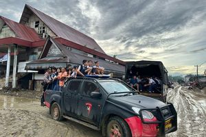 Bencana Belum Pulihkan Akses Transportasi di Tapanuli Selatan, Anak Sekolah Diantar Mobil Polisi