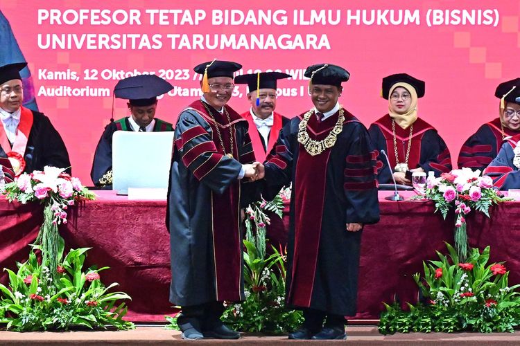 Dosen Fakultas Hukum (FH) Universitas Tarumanagara (Untar) Prof. Dr. Gunardi Lie, S.H., M.H. dikukuhkan sebagai Profesor Tetap Bidang Ilmu Hukum Bisnis di Auditorium Gedung Utama Kampus I Untar, Rabu (12/10/2023).