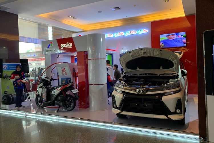 Pertamina menyediakan converter kit teknologi dual fuel yang memungkinkan mobil menenggak bensin dan gas.