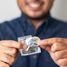 Mengenal Kondom, Fungsi, Efek Samping, dan Cara Pakai yang Benar