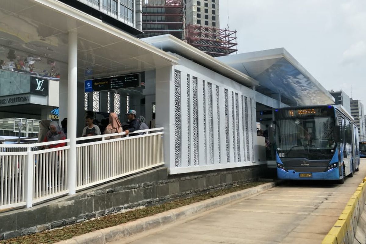 Halte Transjakarta Bundaran Hotel Indonesia (HI) kembali beroperasi mulai hari ini, Minggu (24/3/2019). 