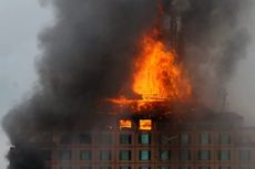 Berita Foto: Novita Hotel Jambi Terbakar, Api Baru Padam dalam 14 Jam
