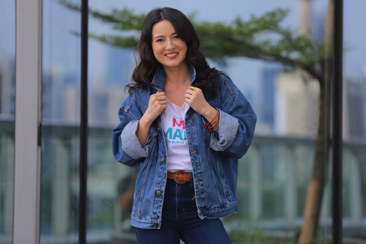 Julie Estelle berpose di sela-sela media visit promo film Milly dan Mamet, di Menara Kompas, Palmerah, Jakarta, Senin (17/12/2018). Julie Estelle berpose di sela-sela media visit promo film Milly dan Mamet, di Menara Kompas, Palmerah, Jakarta, Senin (17/12/2018). Film Milly dan Mamet merupakan film dari dunia Ada Apa Dengan Cinta, yang dikemas dengan pendekatan drama komedi.