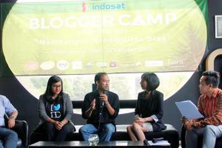 Dari kiri ke kanan: Muhammad Imran, Driven Asia dan Samudera Resource Indonesia; Priscila Carlita, Perwakilan dari Twitter; Matahari Timoer, Ketua Panitia Blogger Camp Indonesia 2015; dan Wiwik Wuryanti, pengamat pemasaran digital