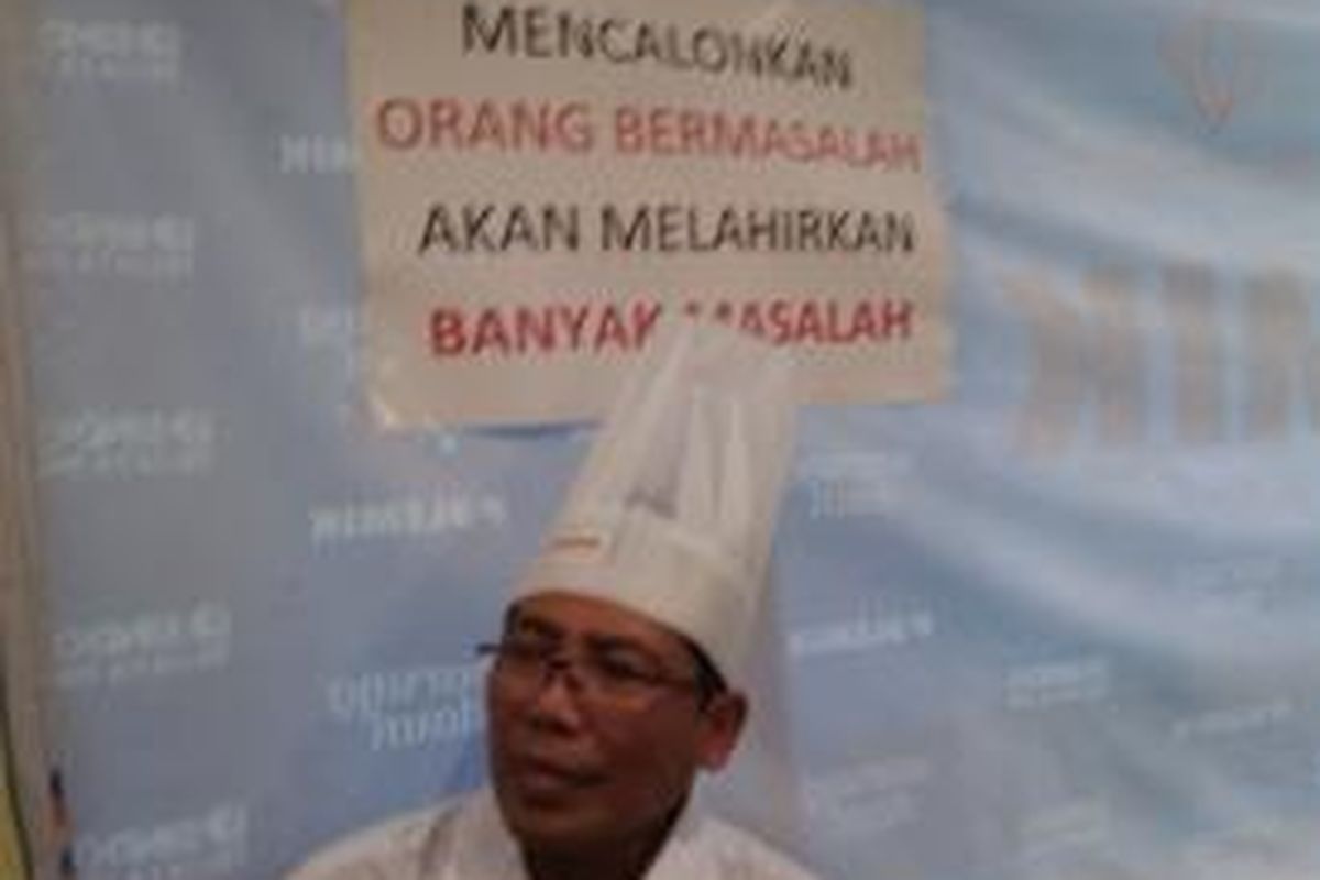 Salah satu relawan Koalisi Aksi Masyarakat Sipil Anti Korupsi (Koki Masak), Fadjroel Rachman, usai Konferensi pers di Warung Daun, Cikini, Jakarta Pusat, Kamis (22/1/2015)