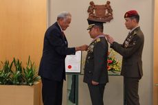 KSAD Dudung Dapat Penghargaan Militer Kehormatan dari Singapura