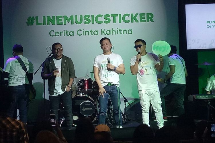 Kahitna saat jumpa pers peluncuran LINE Sticker Cerita Cinta Kahitna di Hard Rock Kafe, SCBD, Jakarta Selatan, Kamis (21/12/2017). 