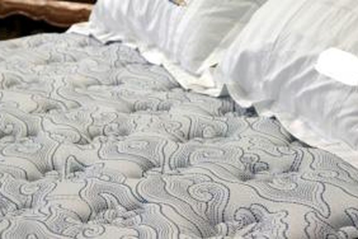 Ketatnya persaingan membuat produsen spring bed (ranjang pegas) merancang strategi untuk memberikan tampilan berbeda. Salah satunya kasur pegas bermotif batik. 