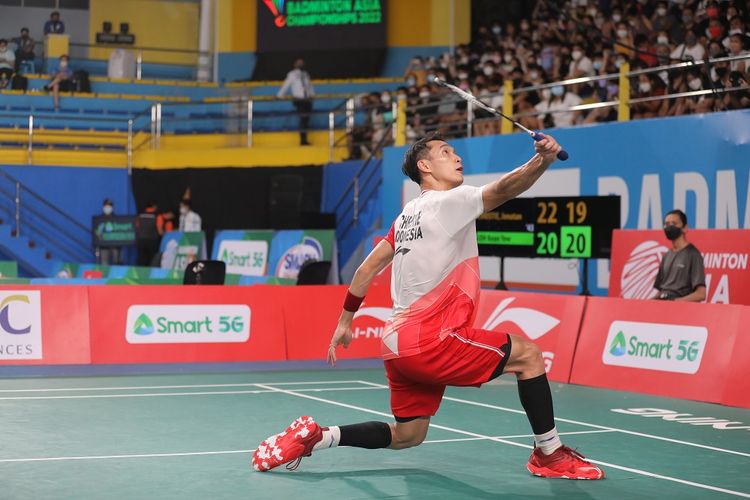 Jonatan Christie saat melawan Loh Kean Yew (Singapura) pada partai perempat final Badminton Asia Championship atau Kejuaraan Bulu Tangkis Asia 2022 di Muntinlupa Sports Complex, Manila, Filipina, Jumat (29/4/2022). 